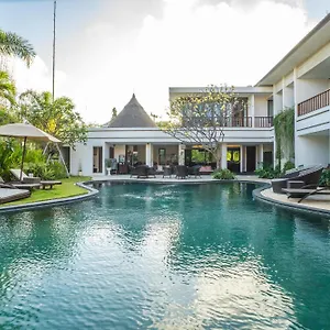 Diana Bali 16 Bedrooms Villa